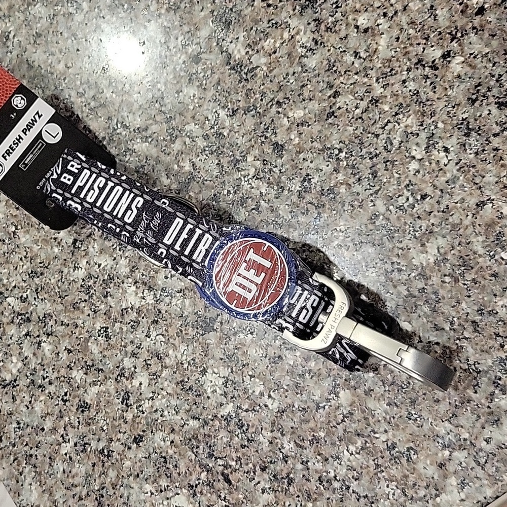 FreshPaws Detroit Pistons Dog Leash